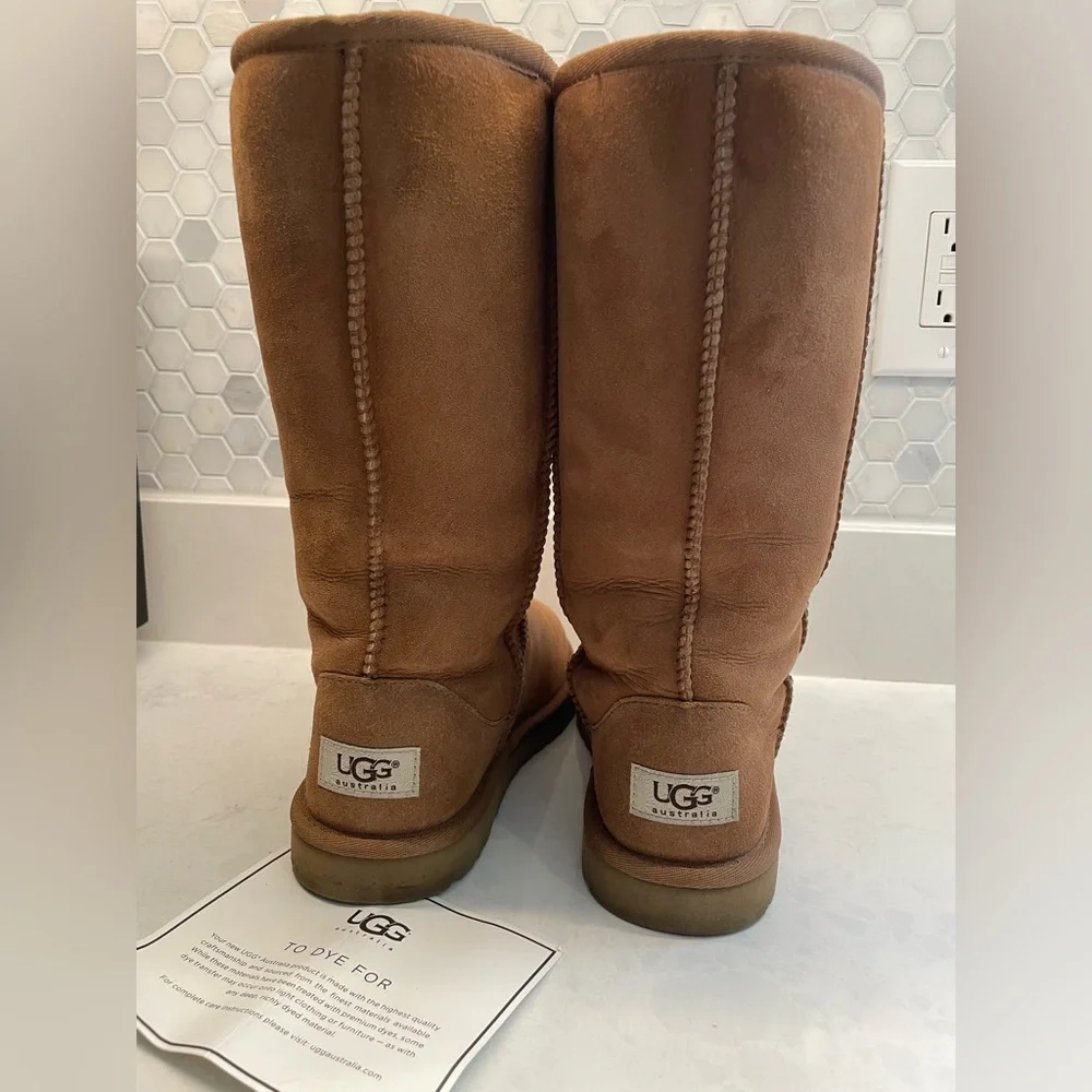 UGG Australia Chestnut Brown Suede Classic‎ Tall Boots Kids 4 youth